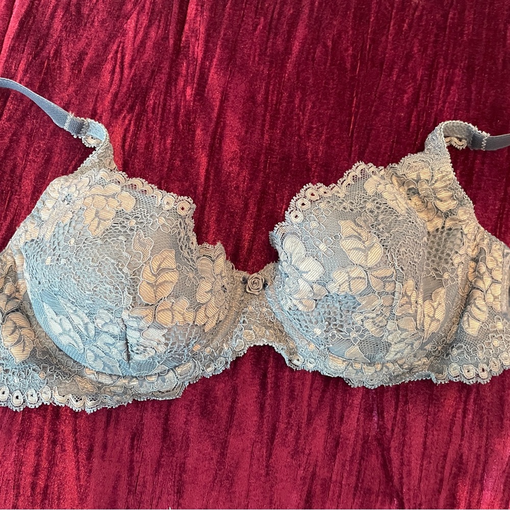 VINTAGE VICTORIA SECRET 34C BLUE LACE BRA